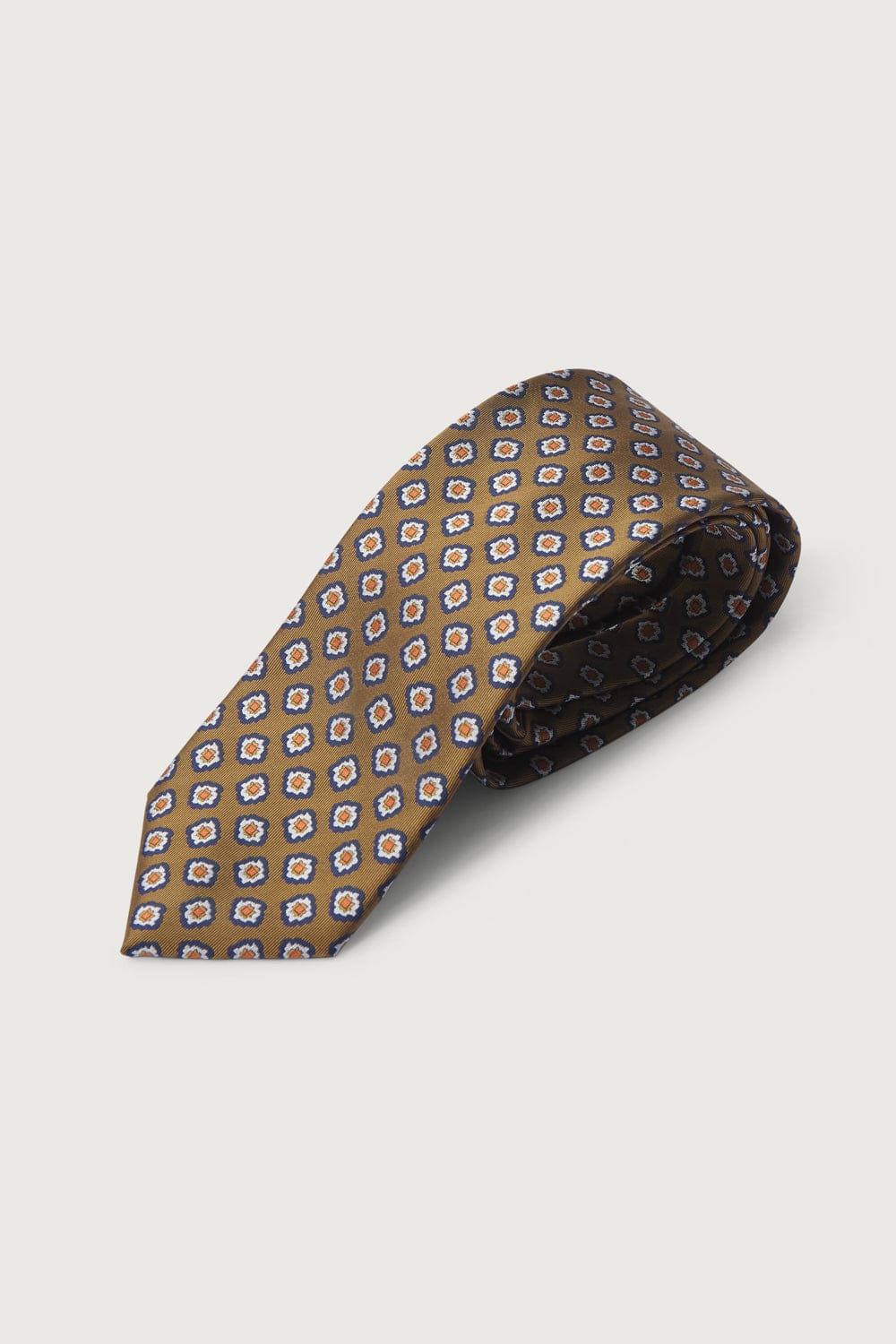 The Silk Tie Ocre Figuras-1