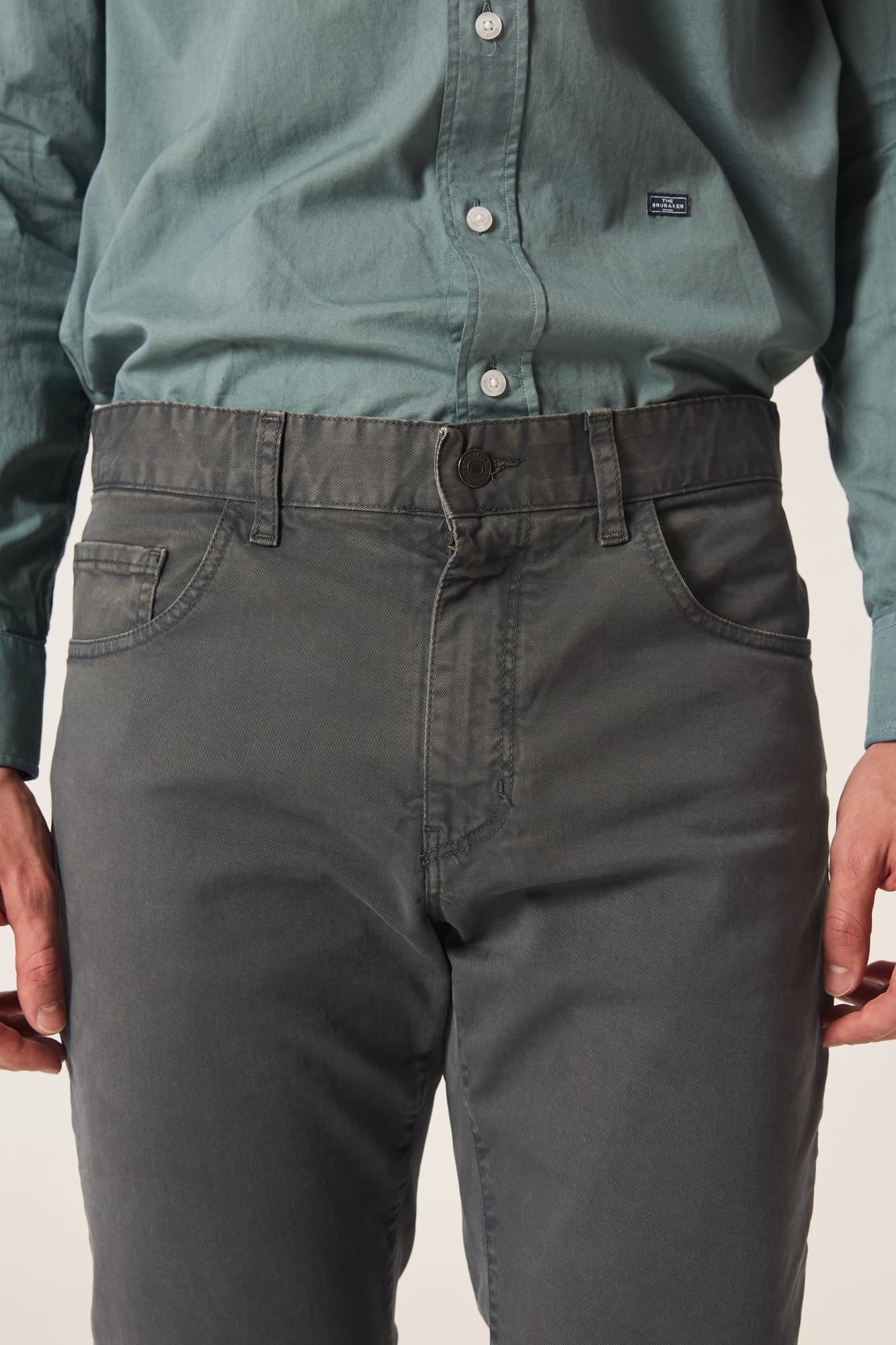 The 5 Pocket Gris Buitrago