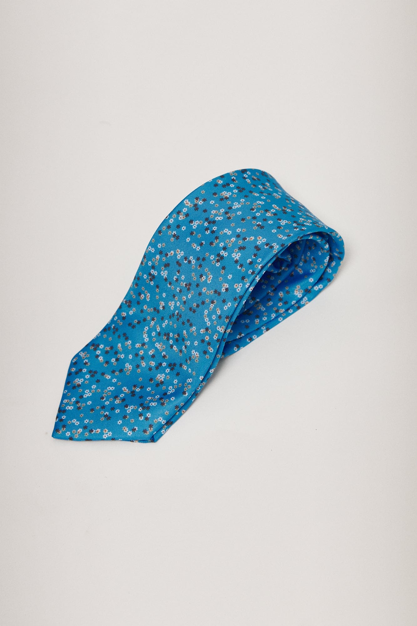 The Silk Tie Flor Fondo Celeste