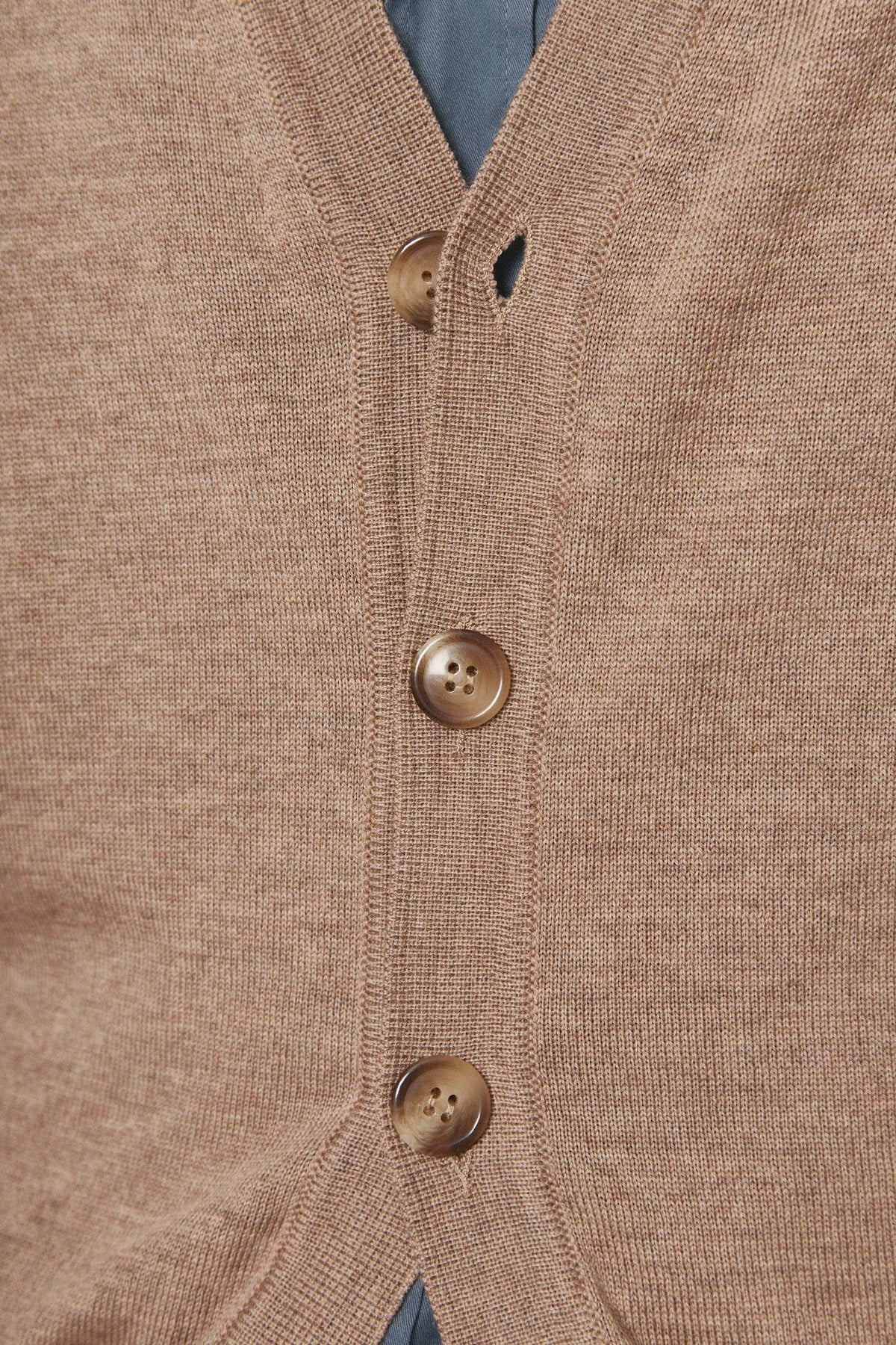 The Merino Cardigan Beige Salinas-zoom-2