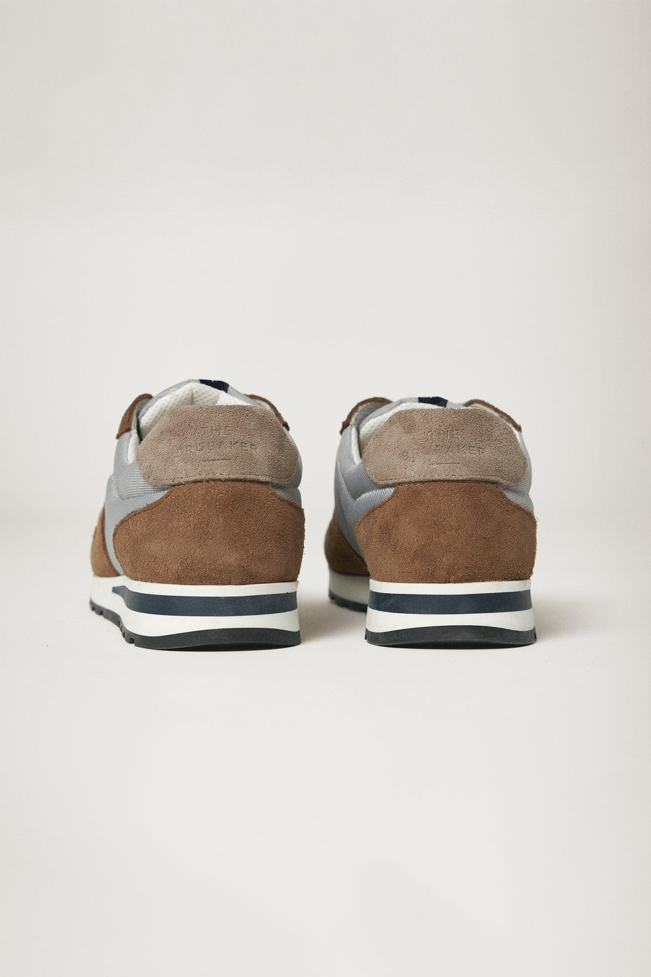 The Sneakers Pardo y Gris