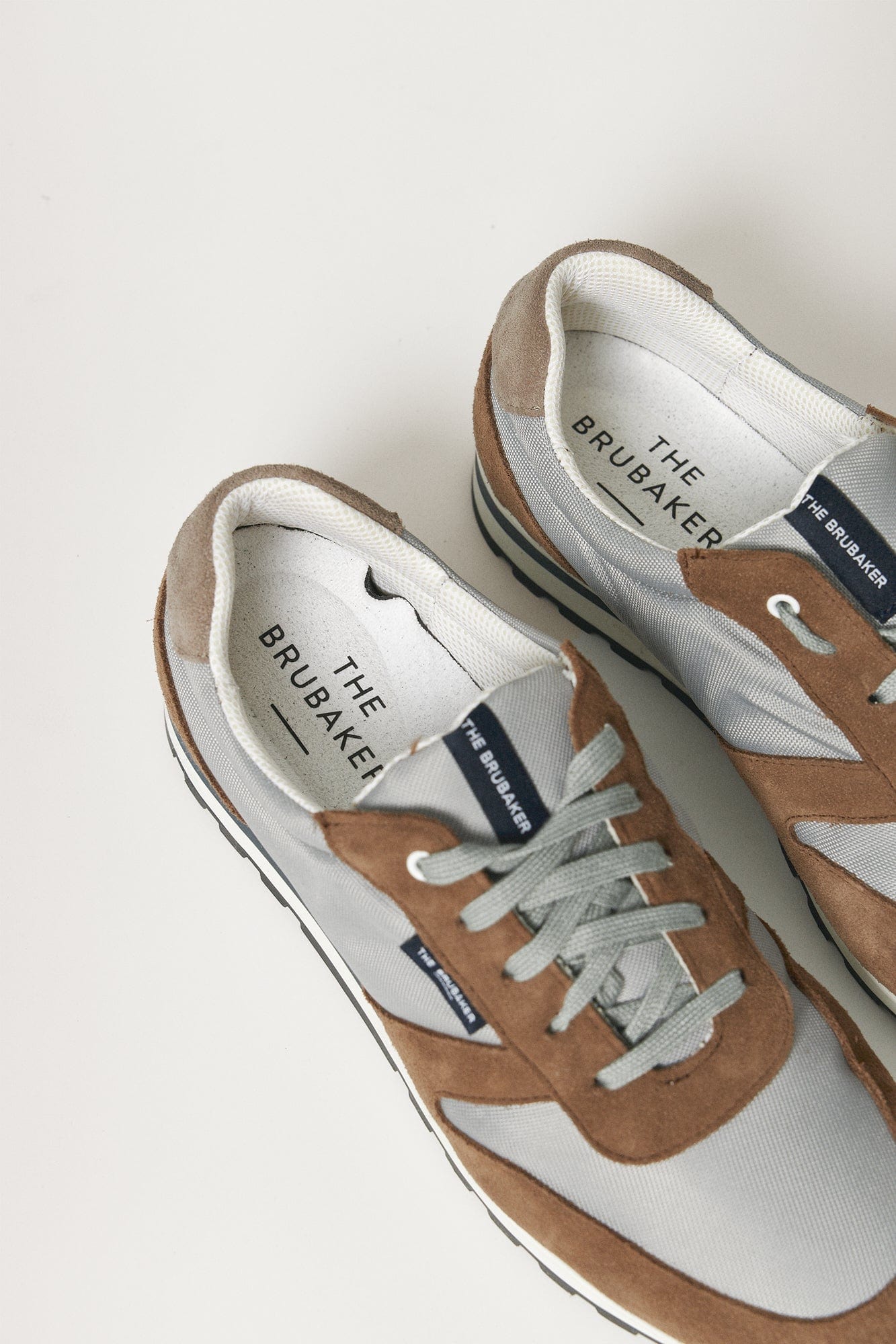 The Sneakers Pardo y Gris-zoom-3