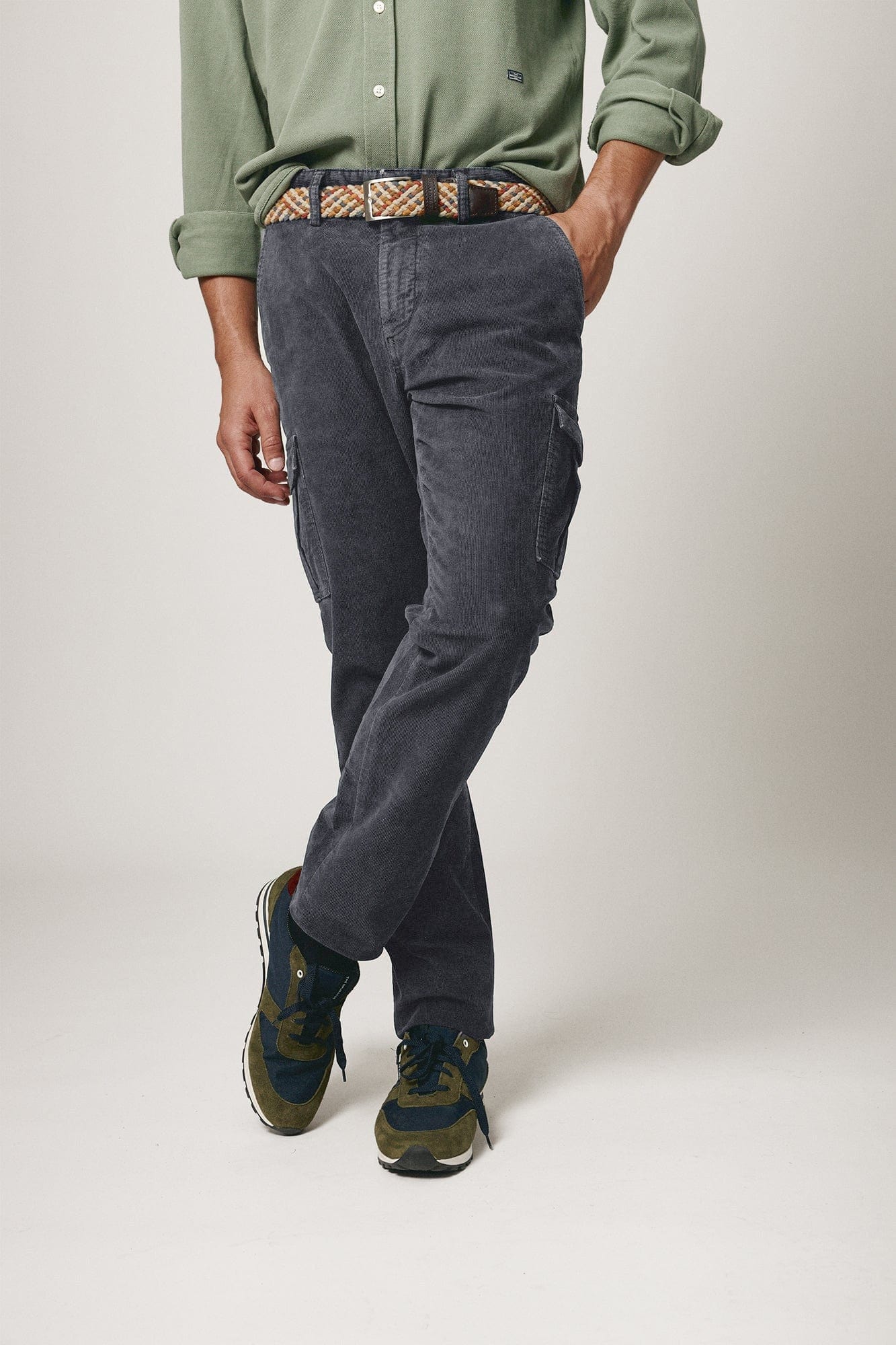 The Chino Micropana Cargo Gris Buitrago